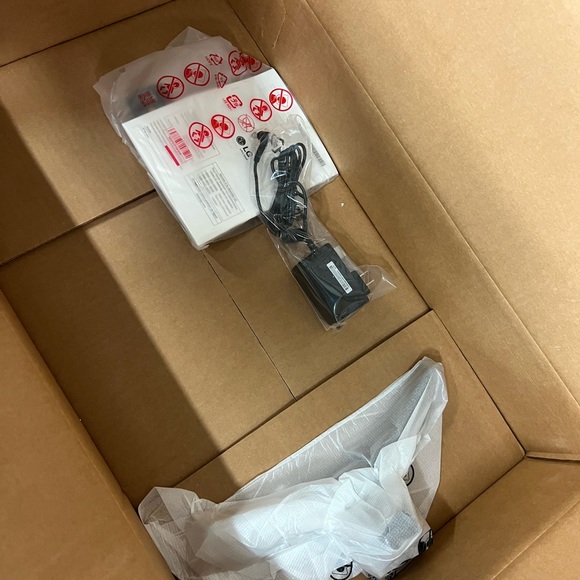 NEW LG 24LM530S-PU 24-Inch HD webOS 3.5 Smart TV, Black - Picture 6 of 7